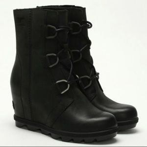 Sorel Wedged Leather Boots 9.5